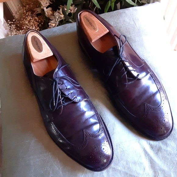 Johnston and Murphy,  Classic Brown Dress or Business Wingtips, Size 11 - Picture 1 of 10